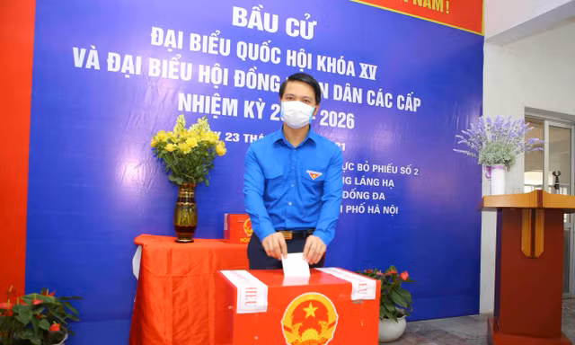 Anh Nguyễn Ngọc Lương tham gia bỏ phiếu.