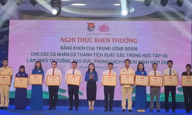 Tuyên dương 165 ‘Thanh niên tiên tiến làm theo lời Bác’ cụm miền Đông Nam Bộ