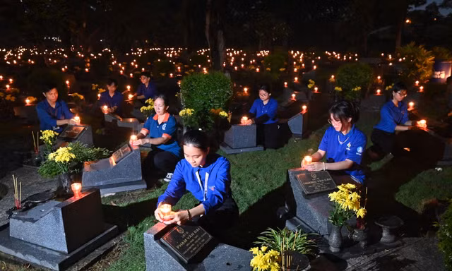 Tuổi trẻ TP. HCM thắp nến tri ân các Anh hùng liệt sĩ nhân dịp 27/7