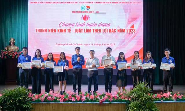Tuyên dương 'Thanh niên Kinh tế - Luật làm theo lời Bác' năm 2023