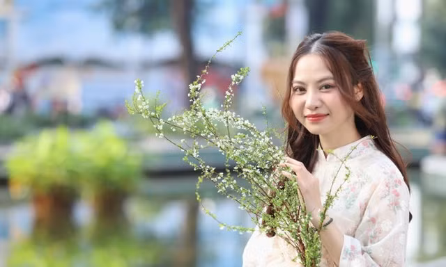 Bạn trẻ chọn kiểu áo dài nào cho mùa Tết 2025?