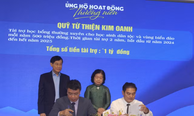 5.000 suất học bổng Vừ A Dính đã được trao cho học sinh, sinh viên dân tộc thiểu số, vùng biển đảo năm 2023