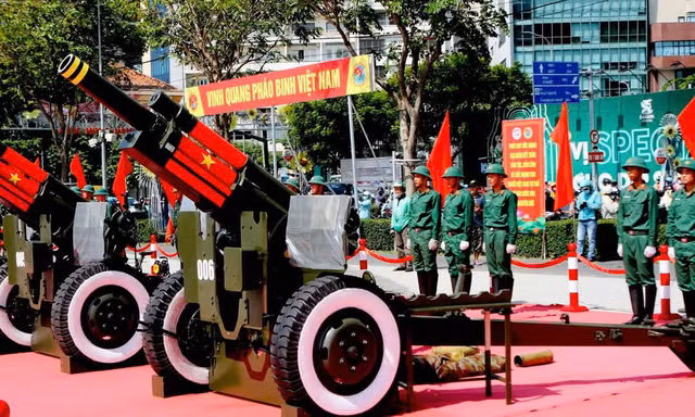 Tận mắt ngắm 15 khẩu pháo tại Công viên Bến Bạch Đằng, nhiều bạn trẻ khen ‘đẹp mê mẩn’