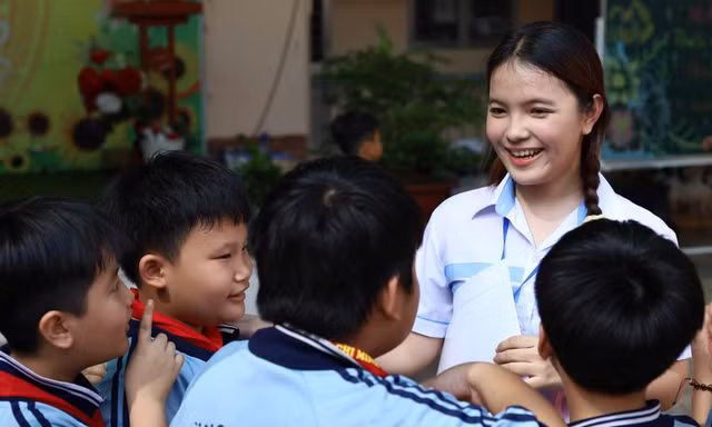 Niềm vui mang con chữ đến nhiều em nhỏ có hoàn cảnh khó khăn của nữ sinh Sư phạm