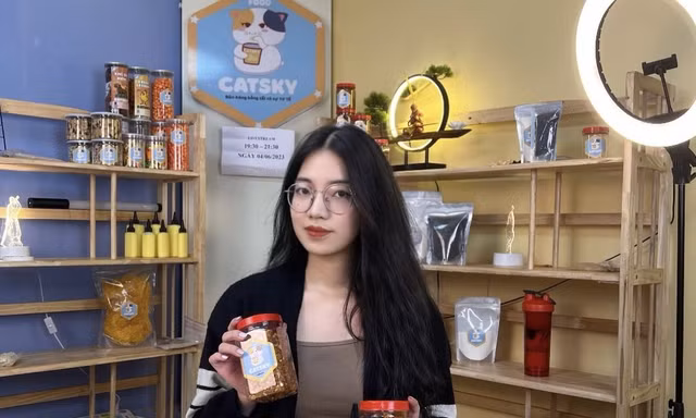 Livestream bán hàng: Nghề 'hot' thu hút nhiều bạn trẻ