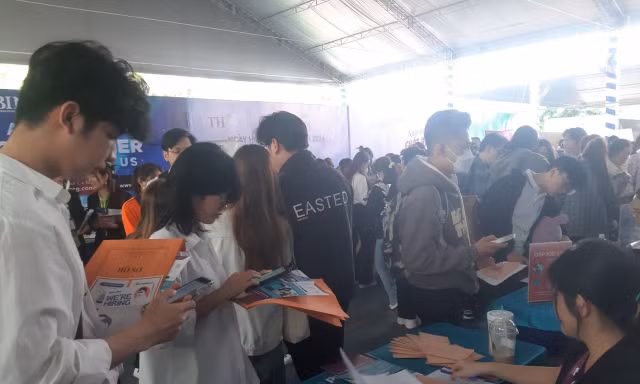 Nhu cầu tuyển dụng khối ngành Kế toán, Ngân hàng, Thương mại điện tử… tăng cao