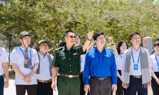 ‘Thanh niên tiên tiến’ tri ân lực lượng giữ gìn biển trời Tổ quốc