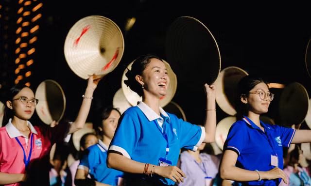 Xem 12 khối diễu hành TP. HCM tập luyện chuẩn bị cho Đại lễ 30/4