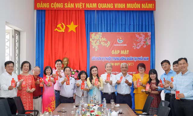 Bí thư T.Ư Đoàn Nguyễn Phạm Duy Trang gặp mặt, chúc Tết cán bộ, công nhân viên các đơn vị phía Nam 