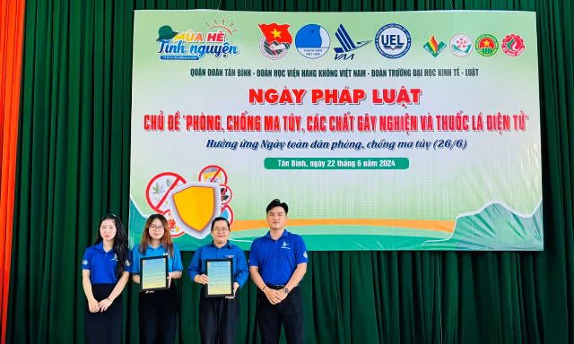 Sinh viên diễn tiểu phẩm tuyên truyền kiến thức về phòng, chống ma túy