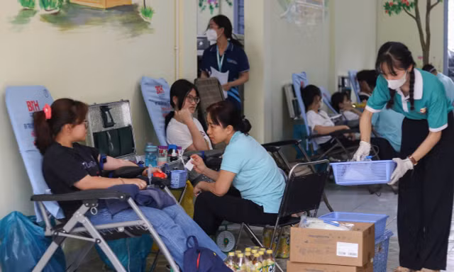 ‘Ngày tình nguyện Đỏ’ của những sinh viên Nhân văn
