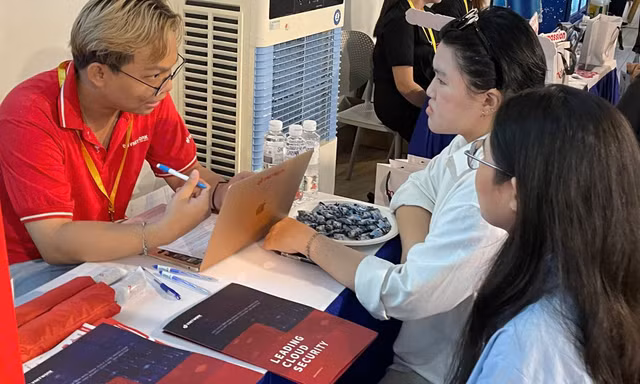 Ngày hội việc làm ‘VLU’S JOB FAIR 2025’ mang đến 11.000 cơ hội việc làm cho sinh viên