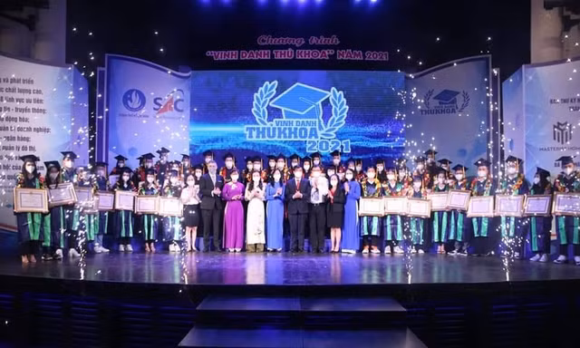 TP. HCM: Vinh danh 79 thủ khoa năm 2021
