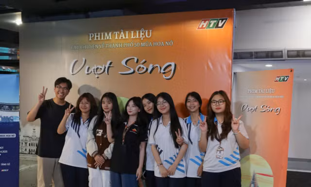 Sinh viên thích thú với phim tài liệu Kỷ niệm 50 năm Giải phóng miền Nam