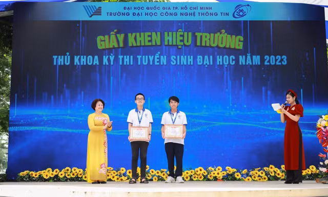 Gặp 2 nam sinh thủ khoa đầu vào trường ĐH Công nghệ thông tin (ĐHQG TP. HCM)