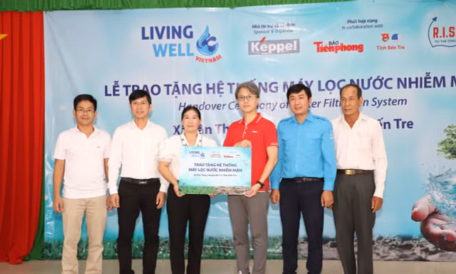 Báo Tiền Phong và Keppel đưa hai hệ thống máy lọc nước sạch đến người dân tỉnh Bến Tre và Trà Vinh 