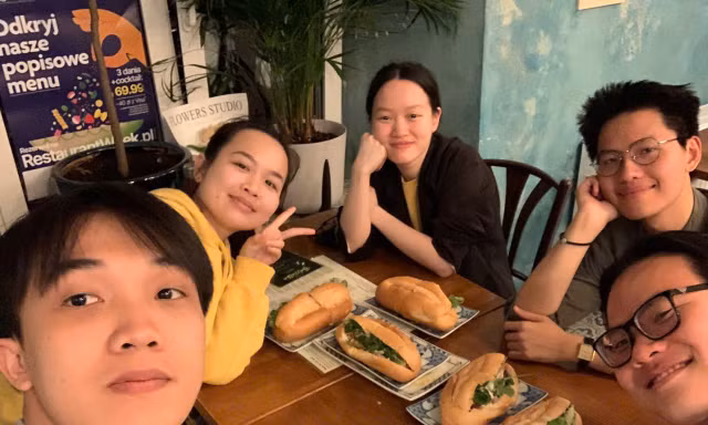 Nhóm du học sinh Việt ở Ba Lan hướng về tháng Tư lịch sử bằng dự án âm nhạc