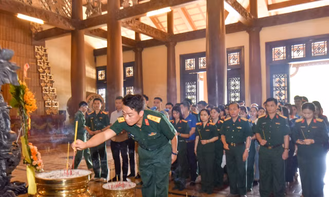 Đoàn viên, thanh niên Bệnh viện Quân y 175 về nguồn tại vùng ‘đất thép’ Củ Chi