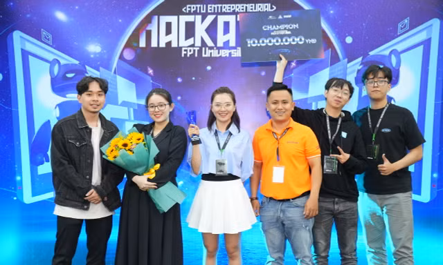 Mạng xã hội giúp sinh viên định hướng nghề nghiệp giành giải Nhất cuộc thi 'Hackathon Spring 2023'