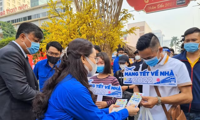 ‘Mang Tết về nhà’: Đưa 360 sinh viên về quê đón Tết