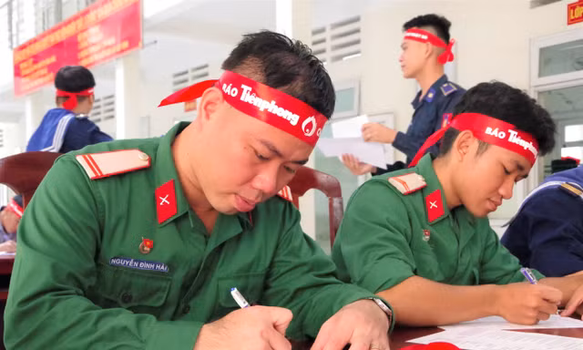 San sẻ giọt hồng ‘Chủ nhật Đỏ’ tại trường CĐ Kỹ thuật Hải quân