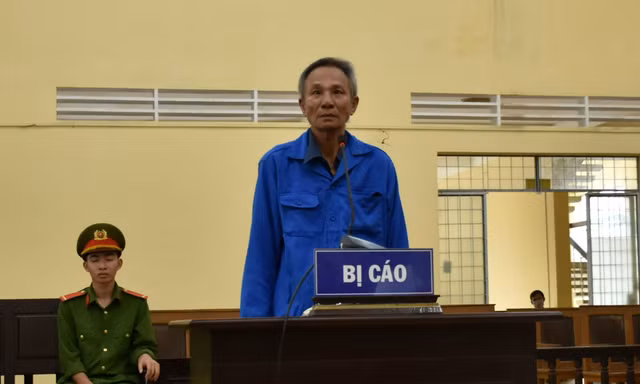 Chém trọng thương bạn nhậu vì được khuyên tái hợp với vợ cũ