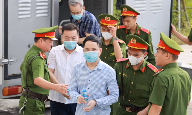 Kiến nghị điều tra trách nhiệm của Thứ trưởng Bộ Y tế Đỗ Xuân Tuyên trong vụ 'chuyến bay giải cứu'