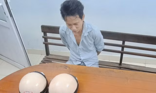 [CLIP] Công an Đà Nẵng bắt kẻ kề dao vào cổ người phụ nữ, cướp tài sản trong đêm