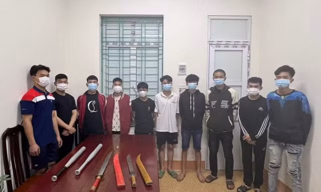  Nhóm ‘AE Nhà Báo Yên Thuỷ’ vác dao giải quyết mâu thuẫn 