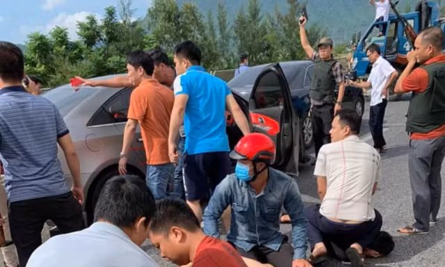 Đề xuất ba tình huống cảnh sát được nổ súng vào phương tiện giao thông