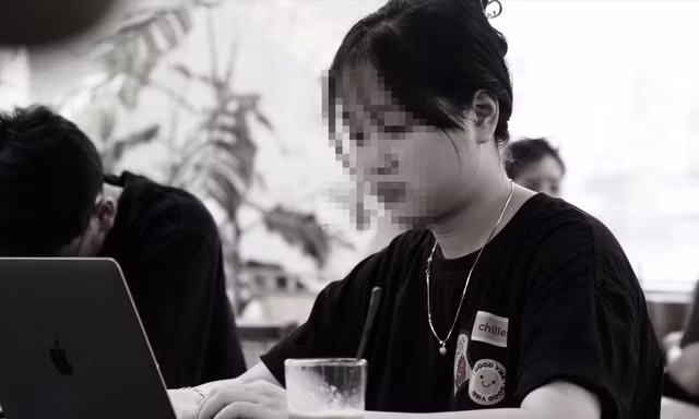 Bạn trẻ dễ dàng bị tấn công bởi tập thể ẩn danh trên mạng ảo. Ảnh: CHÂU LINH