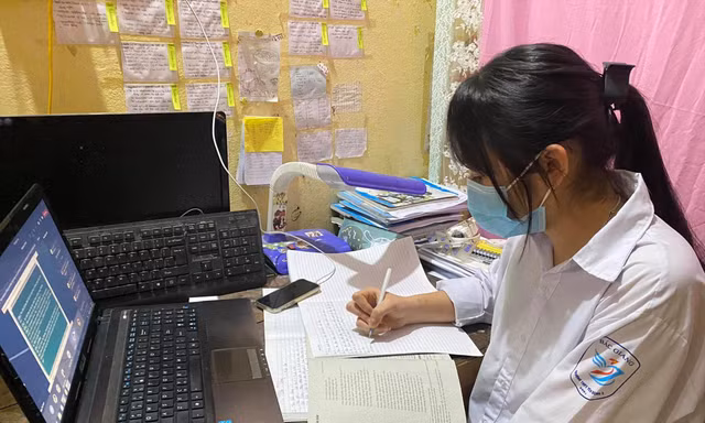 Học sinh Hà Nội hiện vẫn phải học trực tuyến