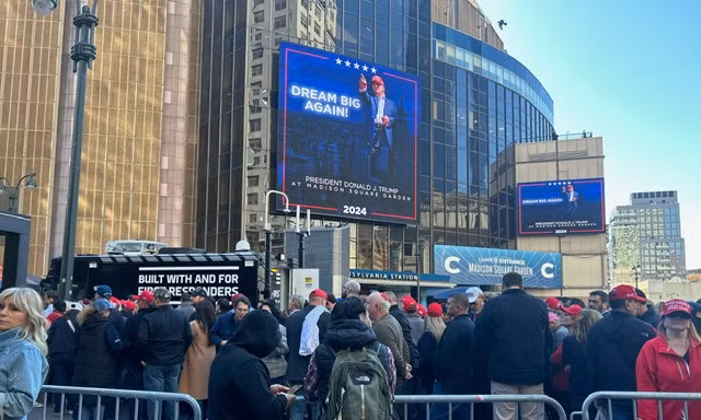 Tuần hành ủng hộ ứng viên tổng thống Donald Trump ở New York ngày 3/11. Ảnh: Hà My