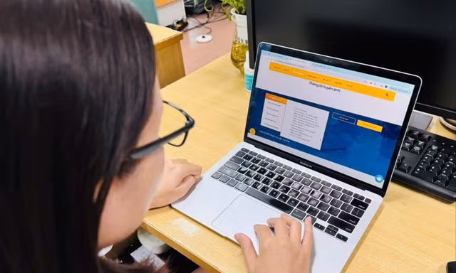 Với hình thức học trực tuyến, VB2 đang thực sự hấp dẫn nhiều người học. Ảnh NGHIÊM HUÊ