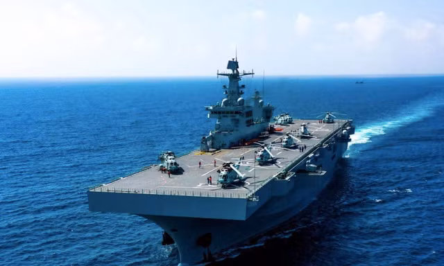 Tàu đổ bộ tấn công Type 075 Hải Nam của Hải quân Trung Quốc. Ảnh: SCMP
