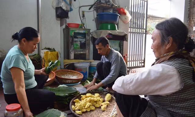 Hộ gia đình ông Nguyễn Đình Khoa mong ngóng vụ Tết diễn ra suôn sẻ
