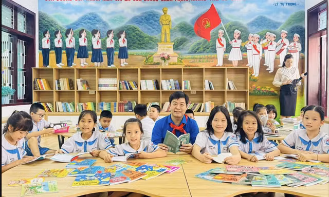 Anh Lê Hải Long - Trưởng Ban Công tác thiếu nhi T.Ư Đoàn, Phó Chủ tịch thường trực Hội đồng Đội T.Ư lan tỏa văn hóa đọc cùng các em thiếu nhi