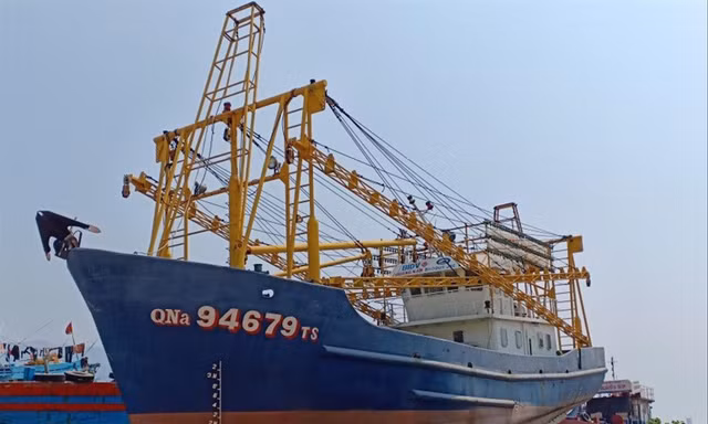 Tàu 67 của ngư dân Quảng Nam nằm bờ