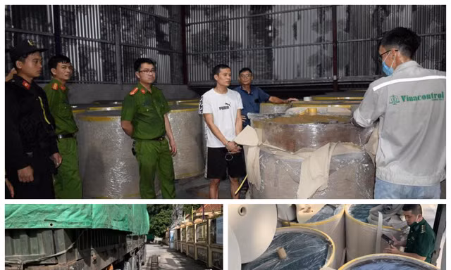Nguyễn Khắc Vĩnh (áo trắng giữa) cùng tang vật vụ án