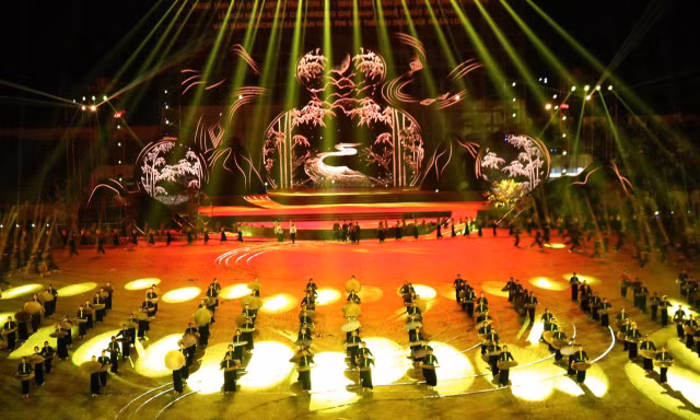 Cảnh trong đêm Đại Xòe