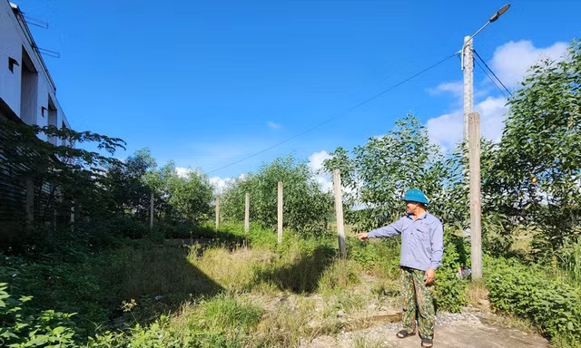 Mảnh đất TĐC của ông Nguyễn Hướng bỏ hoang, chưa được cấp “sổ đỏ”
