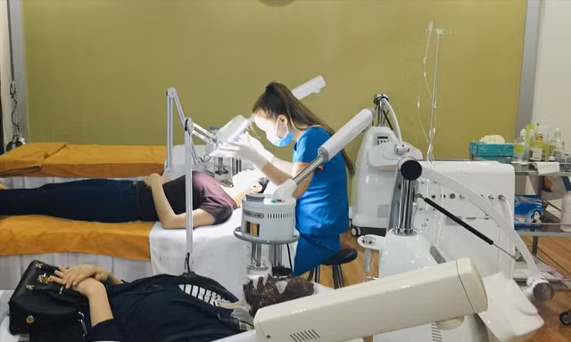 Thiết bị y tế tham gia đấu thầu với giá cao ngất ngưởng do nhiều chiêu thức của các đơn vị nhập khẩu (Ảnh minh họa). Ảnh: L.N