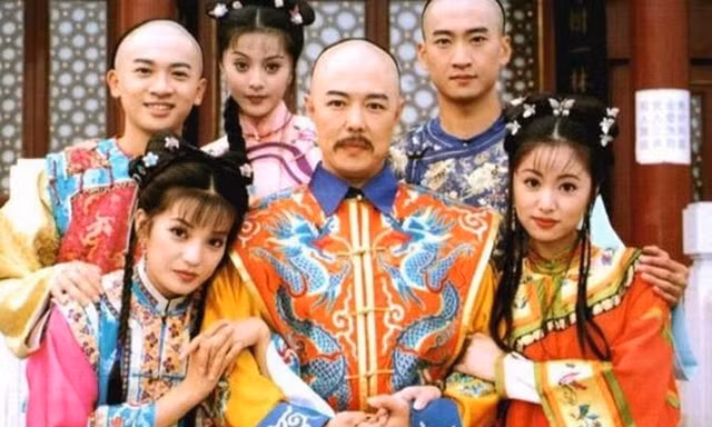 23 năm sau "Hoàn Châu Cách Cách": Người tử nạn, kẻ mất hết, chỉ mỗi Ngũ A Ca trụ lại