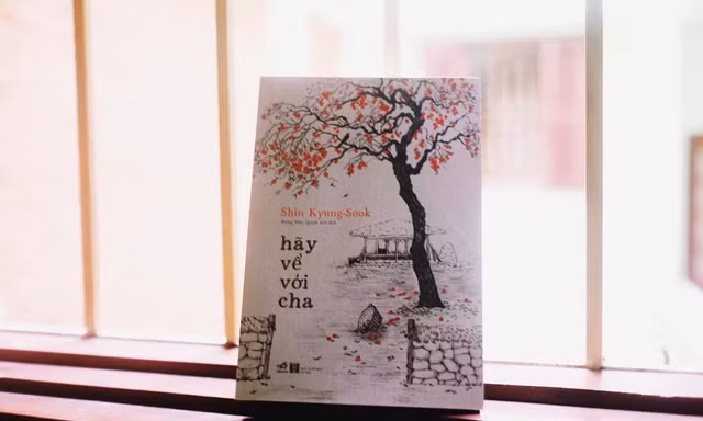 Nhà văn Shin Kyung-Sook lấy nước mắt độc giả cùng tiểu thuyết mới "Hãy Về Với Cha"