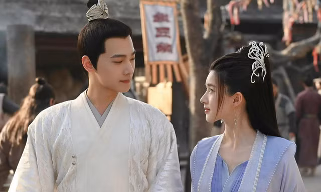 Đeo nhẫn và mặc áo đôi, nghi vấn Dương Dương và Triệu Lộ Tư hẹn hò sau khi đóng “Thả Thí Thiên Hạ”?
