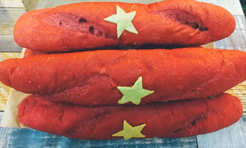 Hà Nội: “Bánh mì yêu nước” có gì “hot” mà chưa hết chiều đã hết bánh?