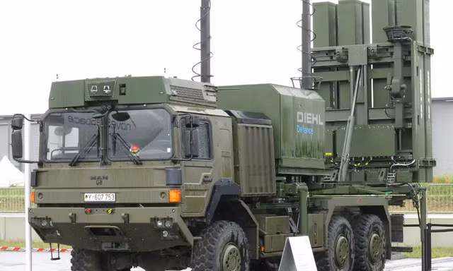Ukraine kêu gọi Đức viện trợ sau khi Mỹ 'khóa van' kho vũ khí