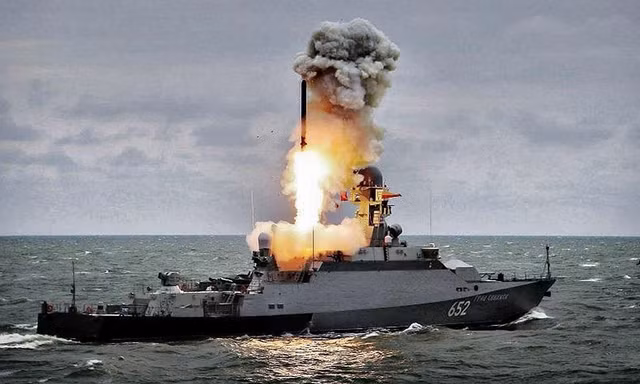 Ukraine đánh lừa hàng chục ‘hoả thần’ Kalibr Nga bằng HIMARS giả?