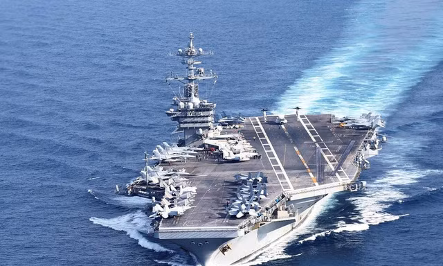 Tàu sân bay Mỹ cập cảng Philippines
