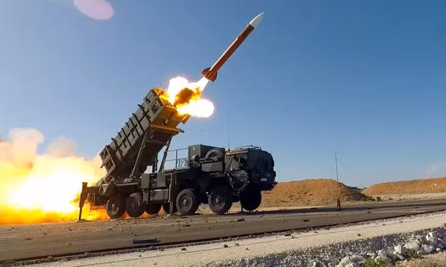 NATO tăng cường phòng không bằng 1.000 tên lửa Patriot